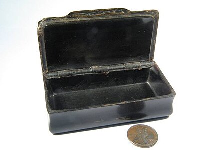 Click image for larger version

Name:	eBay Snuff Box c1880 1b.jpg
Views:	110
Size:	23.7 KB
ID:	216467