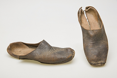 Click image for larger version

Name:	Slave shoes, c. 1860.bmp
Views:	51
Size:	701.4 KB
ID:	220678