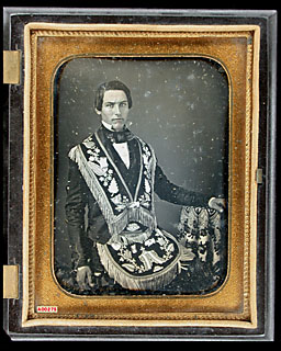 Click image for larger version

Name:	Man wearing Odd Fellows apron. Fraternal..jpg
Views:	116
Size:	38.3 KB
ID:	228522