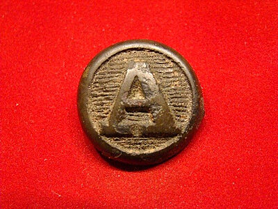 Click image for larger version

Name:	Confederate Artillery Button (Houston Depot).jpg
Views:	765
Size:	118.0 KB
ID:	231205